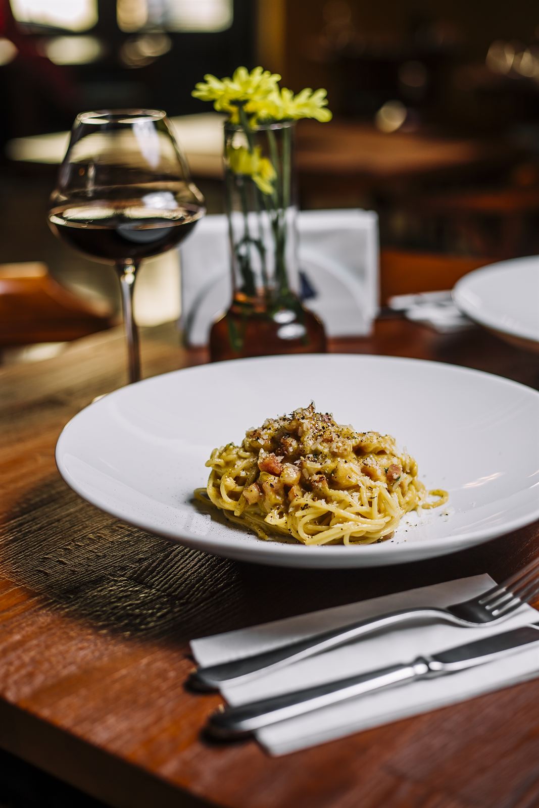Danie z kuchni Villa Rosa — spaghetti z kremowym sosem i parmezanem